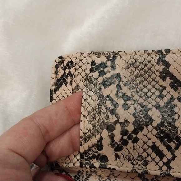 FRANCESCA EARRINGS AND MATCHING MINI WALLET NWT!!! - Picture 5 of 11